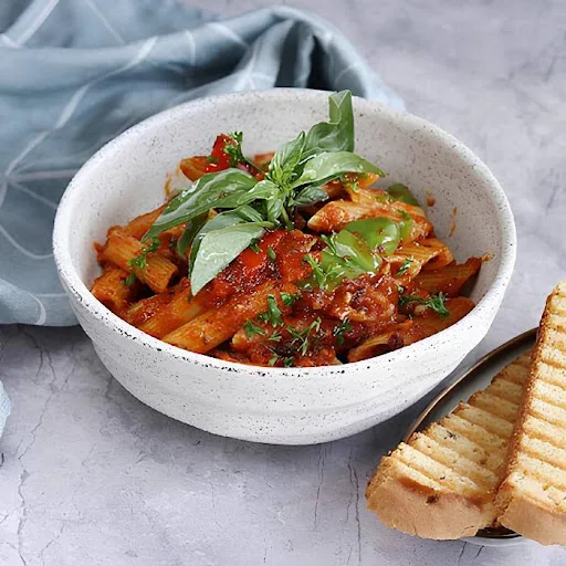 Red Tangy Pasta With Cheese & Bbq Chicken