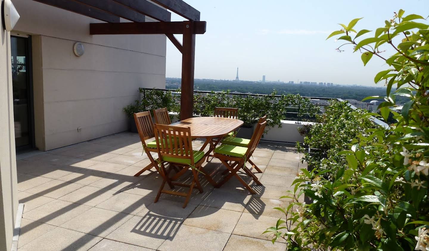 Contemporary apartment with terrace Suresnes