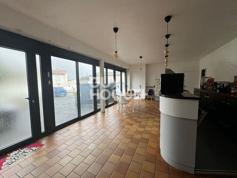 Vente maison 15 pièces 320 m² à Chenac-Saint-Seurin-d'Uzet (17120), 294 000 €