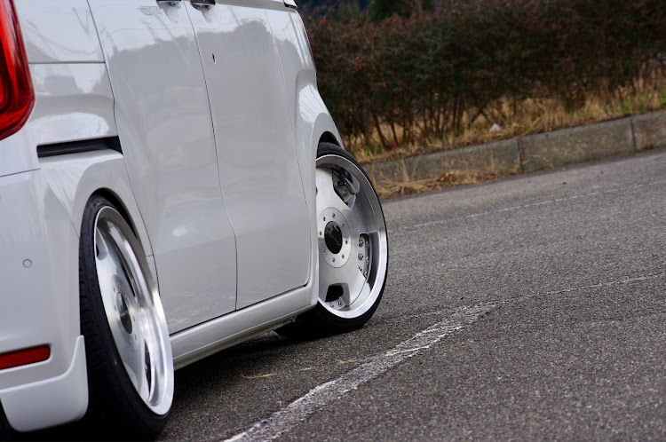 Nボックスの徳島MT・Cam3acca・美脚研究隊・身内コラボ・車のある風景に関するカスタム事例の投稿画像4枚目