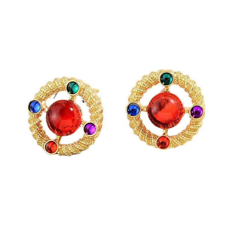Boucles d'oreilles style cour avec placage cuivre rétro et zirconiums colorés incrustés, pour une allure raffinée.