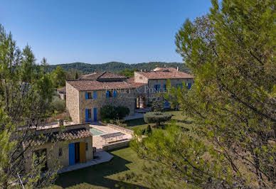 Propriété avec piscine et jardin 18