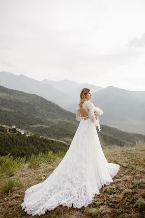 Fotografo di matrimoni Oksana Shuvalova (oksanashuvalova). Foto del 3 ottobre 2019