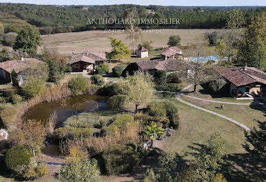 Propriété avec piscine et jardin 5