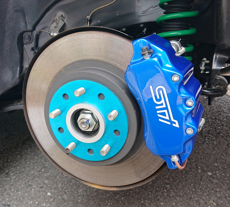 レヴォーグのキャリパーカバー・weber sports・ロックナット・RAYS・Formula Nutに関するカスタム事例の投稿画像3枚目
