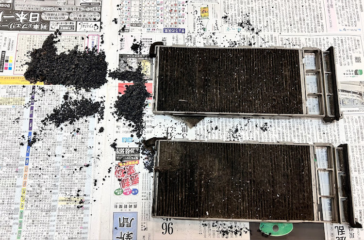 スカイライン GT-Rのbcnr33・スカイラインGT-R・r33・エアコンフィルター交換・掃除に関するカスタム事例の投稿画像2枚目