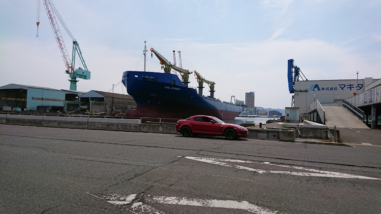 RX-8の休憩中・デカいの発見🎵・タンカー(*´･ω･｀)bね！に関するカスタム事例の投稿画像1枚目