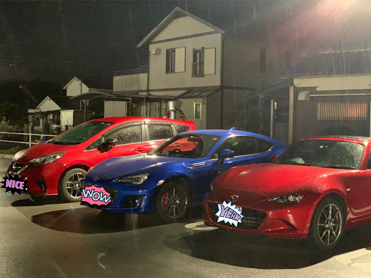 スバル Brzを華麗にカスタム By Pocky 19 04 01 夜の駐車場にて勝手にコラボ 笑ロードスターとノートニスモ赤二台に挟まれる青 笑 なかな Cartune