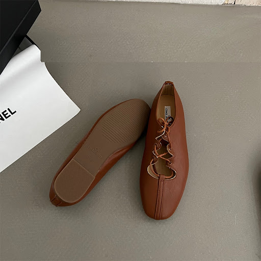 Title 2, Womens Flat French Retro Pumps with a soft bot...