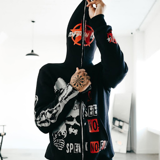 Title 4, Zipper Letter Character Printed Sweater – a com...