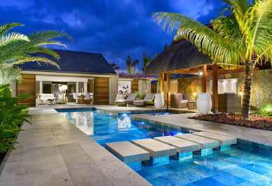 Villa with pool 2