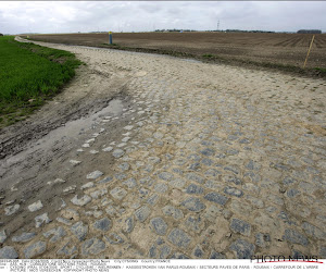 Hopen dat de weergoden hun werk nog doen: ongelooflijk hoe mythische kasseistrook uit Parijs-Roubaix erbij ligt