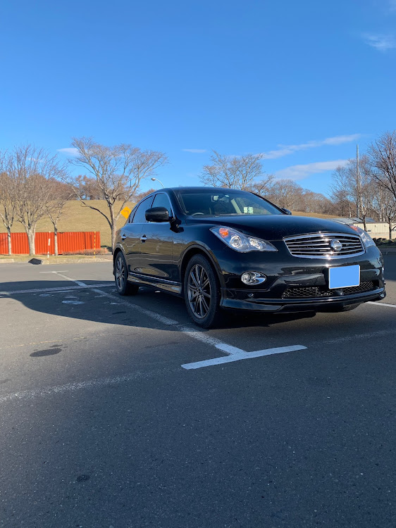 スカイラインクロスオーバーの彼女とデート・車中泊・運転楽しいに関するカスタム事例の投稿画像1枚目