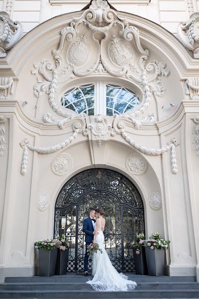 Bröllopsfotograf Elena Vazhenina (weddingprague). Foto av 31 oktober 2019