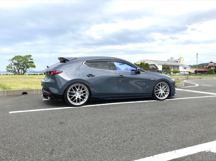 MAZDA3のマツダ3ファストバック・5月もよろしくお願いします・湖山池公園金沢・20インチに関するカスタム事例の投稿画像4枚目