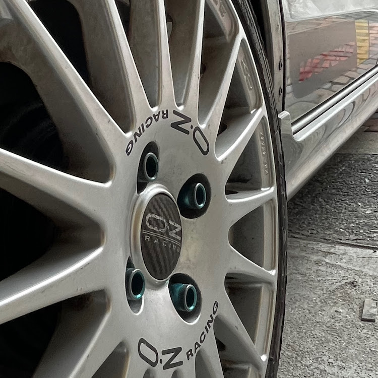 アルトワークスのモノクロ祭り便乗・みんなのセンターキャップが見たい・LEDバルブ😨・愛車の白黒写真展に関するカスタム事例の投稿画像3枚目