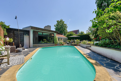 Villa with pool and terrace 3