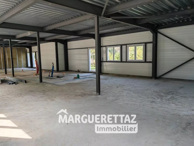 Location  locaux professionnels  90 m² à Saint-Jeoire (74490), 1 350 €