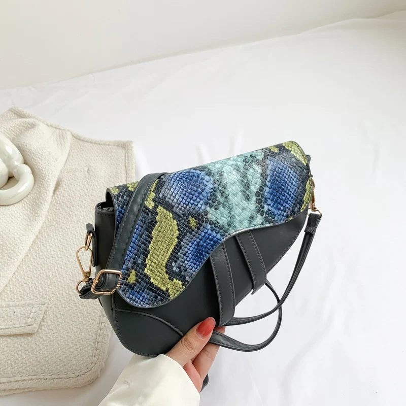 Dames schoudertas casual Western stijl zadeltas. Een praktische en modieuze tas voor dagelijks gebruik. De perfecte combinatie van stijl en functionaliteit.