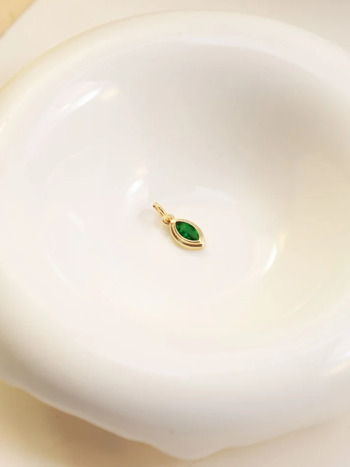 Pendentif pierres de naissance européennes et américaines, un cadeau personnalisé pour célébrer les anniversaires et les moments précieux.