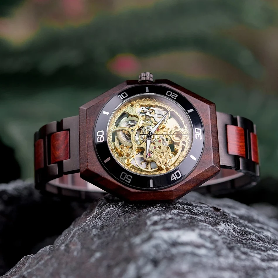 Automatisch houten heren horloge, mechanisch en modieus. Ervaar stijlvol design en precisie. Een natuurlijk en verfijnd accessoire voor mannen.
