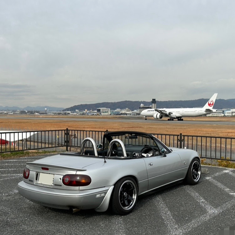 ロードスターの駐車枠ぴったり選手権・✈️とコラボ・CTフレンドさんありがとう・会社の忘年会・キリ番逃すに関するカスタム事例の投稿画像1枚目