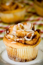Apple Cinnamon Roll Cupcakes was pinched from <a href="http://www.pauladeen.com/recipes/recipe_view/apple_cinnamon_roll_cupcakes/" target="_blank">www.pauladeen.com.</a>