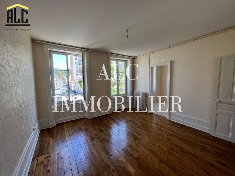 Location  appartement 4 pièces 74.3 m² à Alençon (61000), 590 €