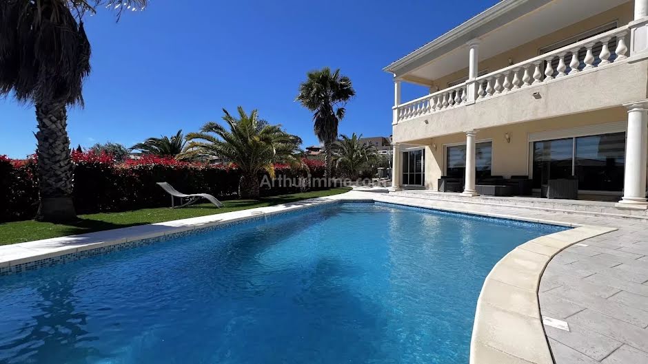 Vente villa 6 pièces 198 m² à Frejus (83600), 1 200 000 €