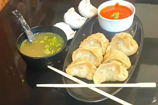 Chicken Steamed Whole Wheat Momos [12 Pieces] With Chicken Clear Soup