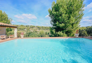 Maison avec piscine et terrasse 10