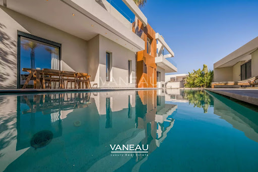 Villa with pool 4
