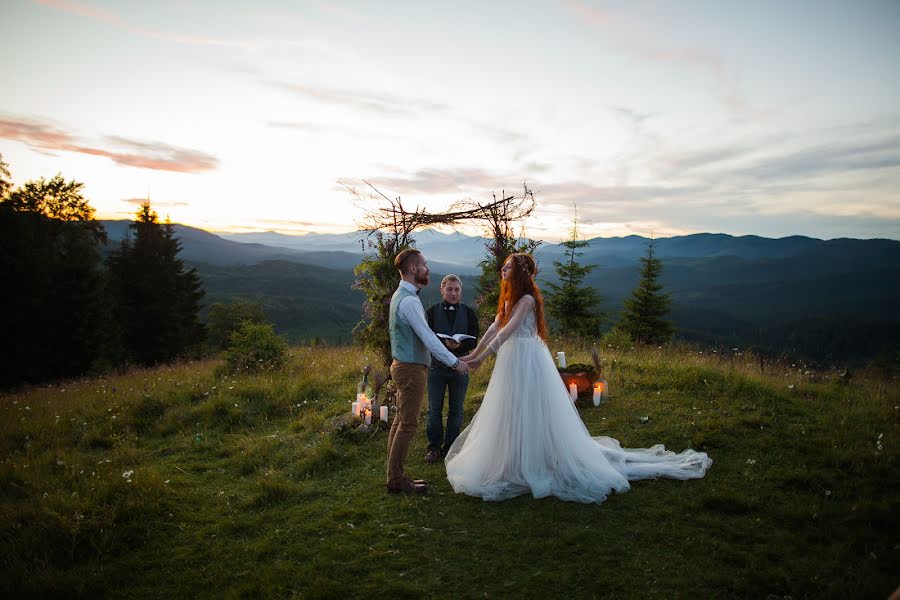 Fotógrafo de bodas Olesya Chernenkaya (olesyachern). Foto del 28 de abril 2017