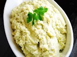 Cheesy Cauliflower Mashed Potatoes was pinched from <a href="http://www.laaloosh.com/2013/01/10/cheesy-cauliflower-mashed-potatoes-recipe/" target="_blank">www.laaloosh.com.</a>