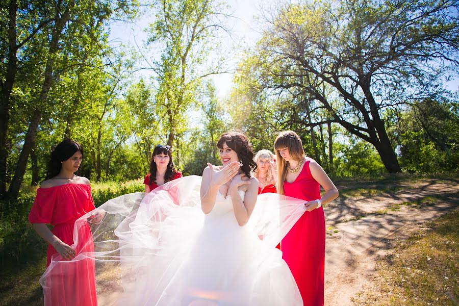 Fotógrafo de bodas Lena Bulycheva (bela). Foto del 3 de febrero 2016