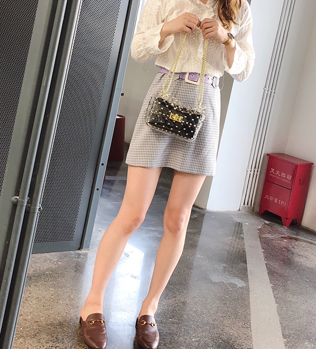 Bolsa com corrente e rebites
