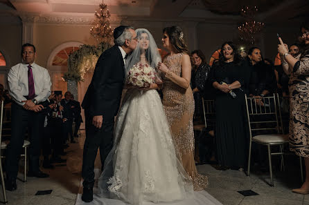 Wedding photographer Víctor Martí (victormarti). Photo of 10 June 2020