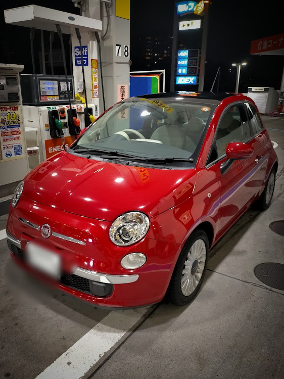 500の増車・ガソリンスタンドは盛れる・趣味車とお買い物車兼用・#フィアット500・フィアット男子に関するカスタム事例の投稿画像1枚目
