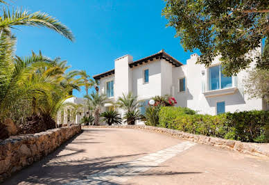 House with pool and terrace 2