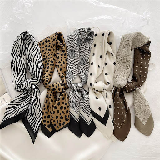 Title 9, Female Creative Retro Versatile Printed Scarf