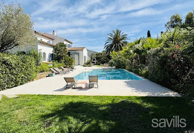 Villa with garden and terrace 4