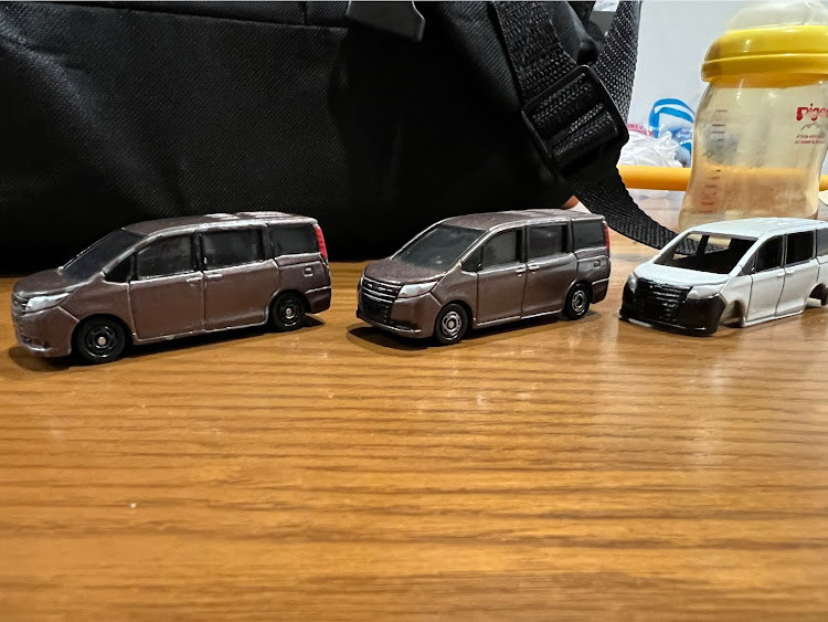 ノアのトミカ改造・ミニ愛車・Old van Style・ディスプレイ用・細かい作業が大変に関するカスタム事例の投稿画像4枚目