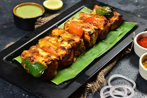 Bharwa Achari Paneer Tikka