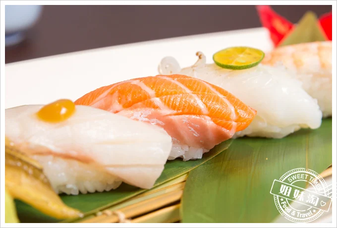 碳鰭日式家庭料理鮭魚握壽司