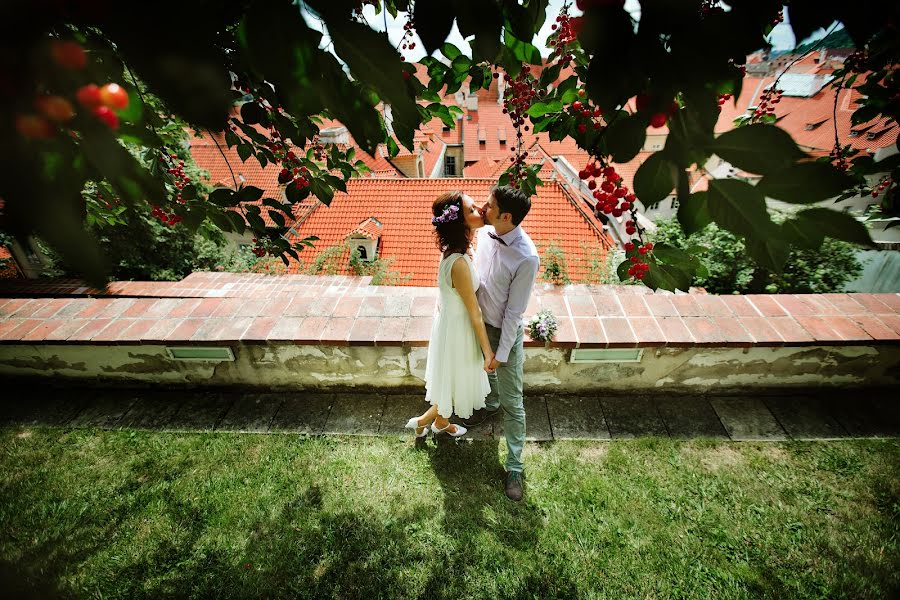 Wedding photographer Yulya Pushkareva (feelgood). Photo of 16 July 2015