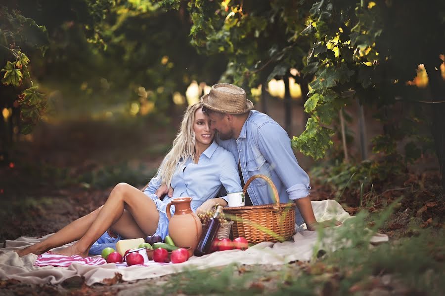 Fotógrafo de casamento Nataliya Serebrennnikova (nataliaculibrk). Foto de 24 de setembro 2018