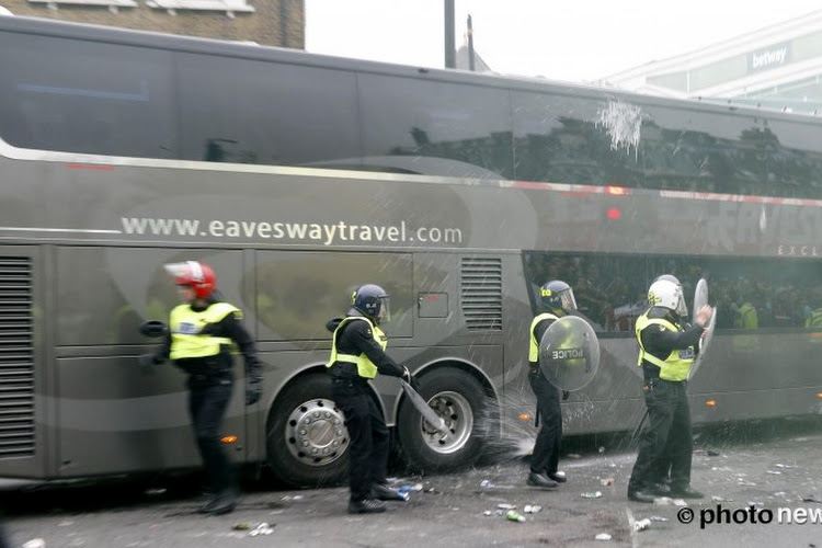 De schrik van hun leven: gangsters zetten spelersbus aan de kant