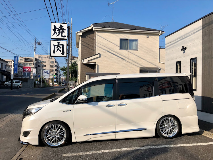 エスクァイアのFellows・焼肉屋・E.C.O.Jに関するカスタム事例の投稿画像1枚目