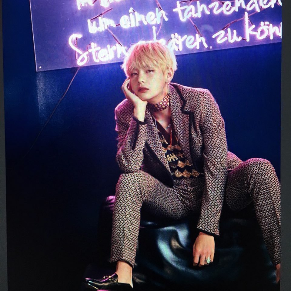 bts v gucci