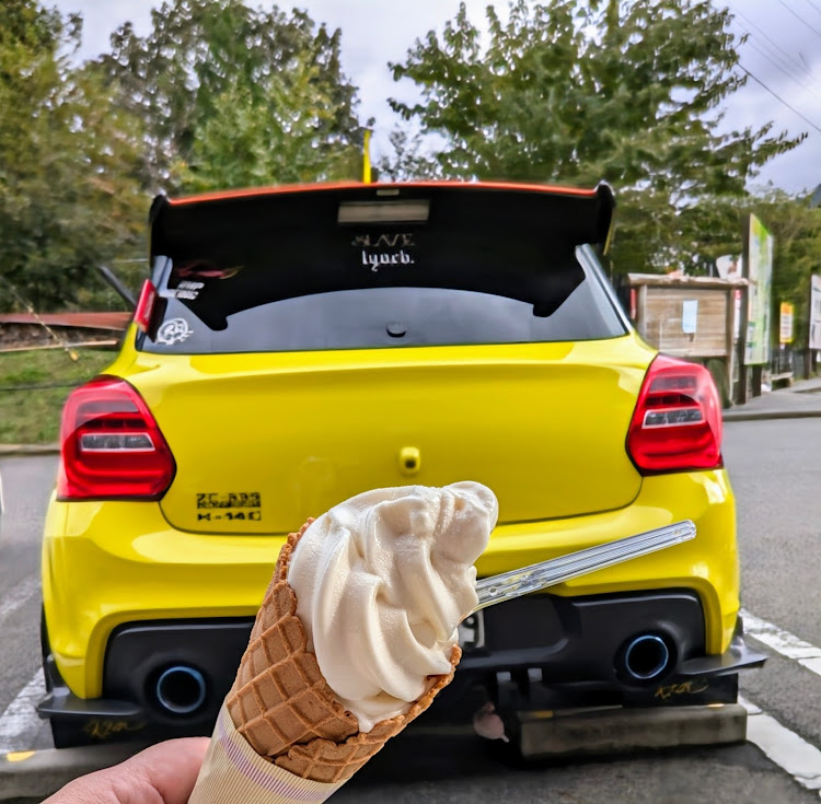 スイフトスポーツの11月もよろしくお願いします・サーキットの狼・女子会ツーリング・みちめぐの旅🚗・Five color’5に関するカスタム事例の投稿画像3枚目